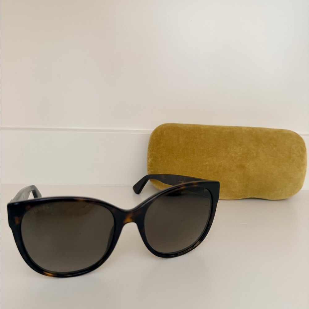 Gucci Tortoiseshell Frame Sunglasses with Black Lenses